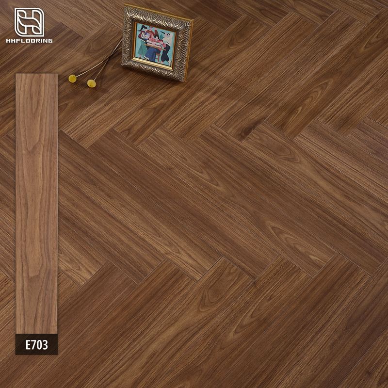 Balıksırtı Zarif Meşe Laminat Parke