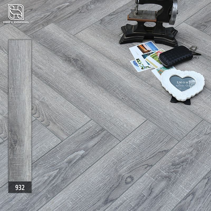 Açık Gri Balıksırtı Laminat